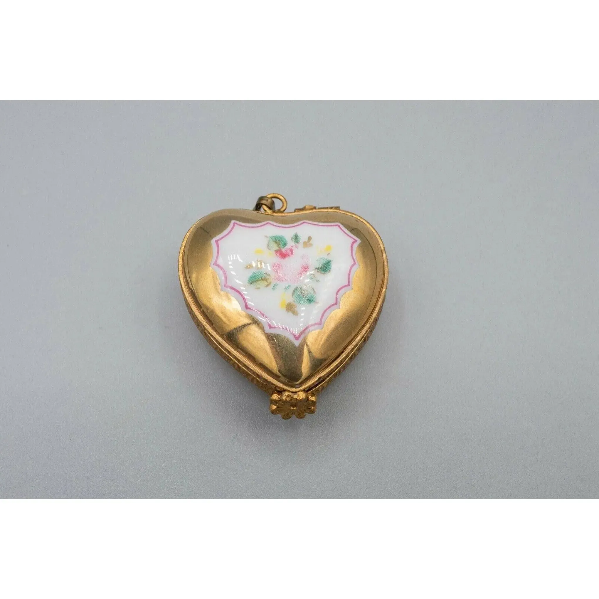 PENDANT - Gold Flower Heart